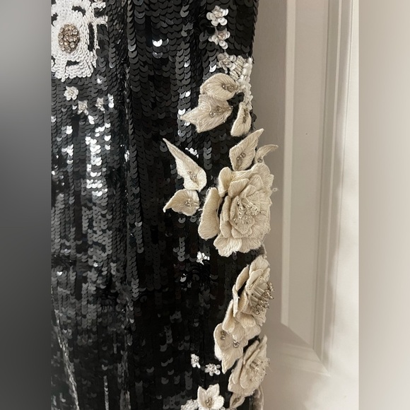 Alice+Olivia FRANCIE Asymmetric Floral Appliques Sequin Embellished Fitted Dress - Picture 7 of 17